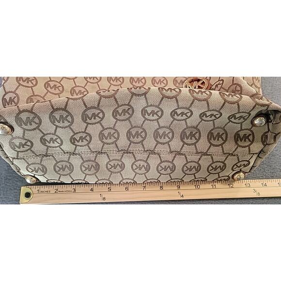 Michael Kors MK Beige & Brown Tote – Classic Shoulder Bag – Tons of Pockets - Picture 11 of 16